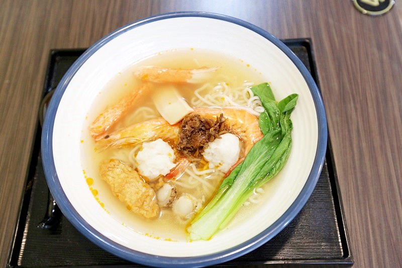 台中 | 花媽牛肉麵 港式牛肉麵 還有隻大蝦在咖哩飯上 向上市場新開幕