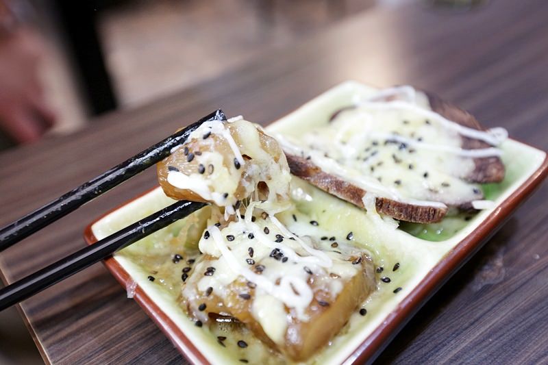 台中 | 花媽牛肉麵 港式牛肉麵 還有隻大蝦在咖哩飯上 向上市場新開幕