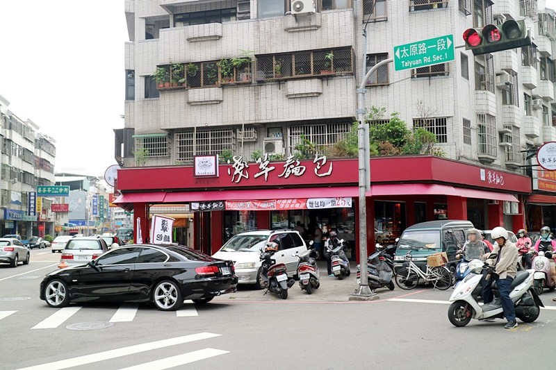 台中 | 淺草麵包西屯店 平價麵包一個$25 開幕滿額送乳酪塔 打卡再送泡芙