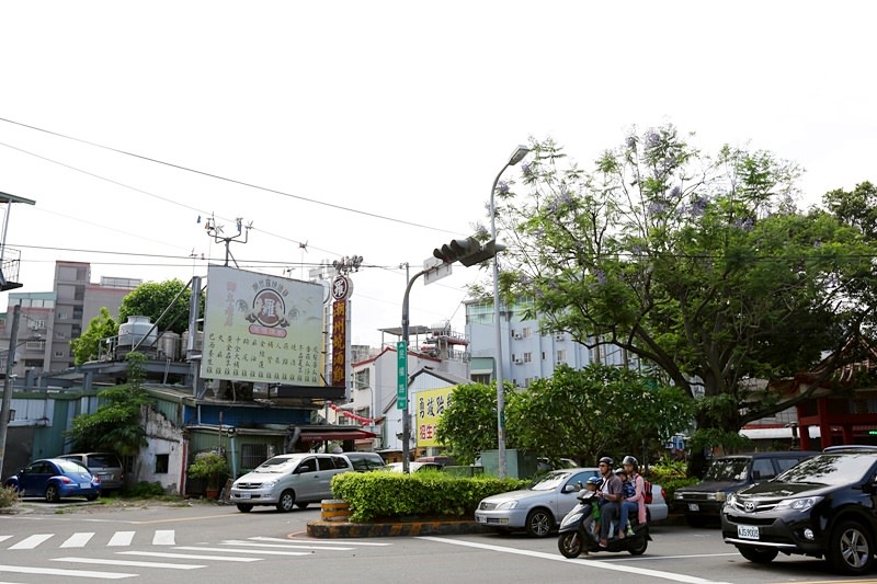 台中| 台式傳統早午餐推薦 40元就有炒麵和料超多骨仔肉湯 焦糖紅茶免費喝到飽 阿熹嬤古早味炒麵