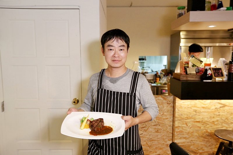 台中私廚料理 型男主廚中西創意料理 當牛肉麵遇上香煎小羔羊排 想吃私房料理請預約