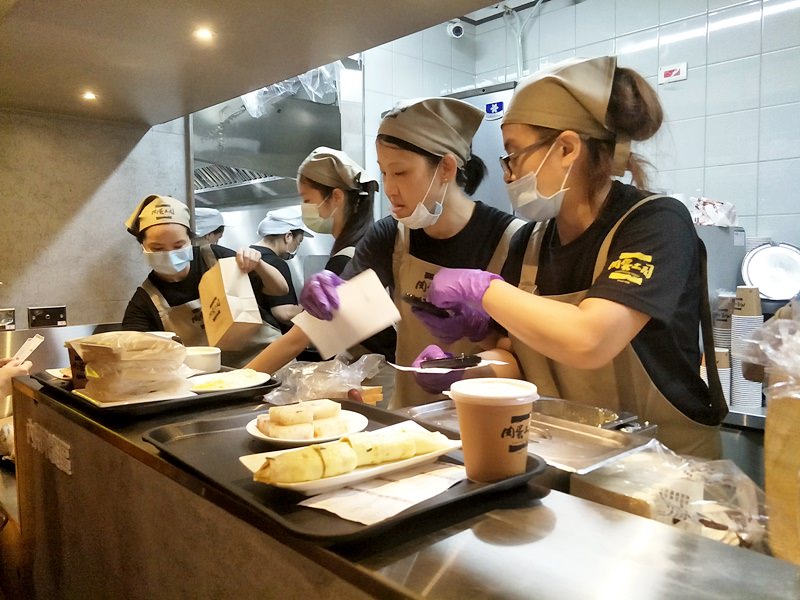 台中肉蛋土司 原科博館旁超人氣肉蛋土司 己搬新家 內有新菜單和停車小秘訣