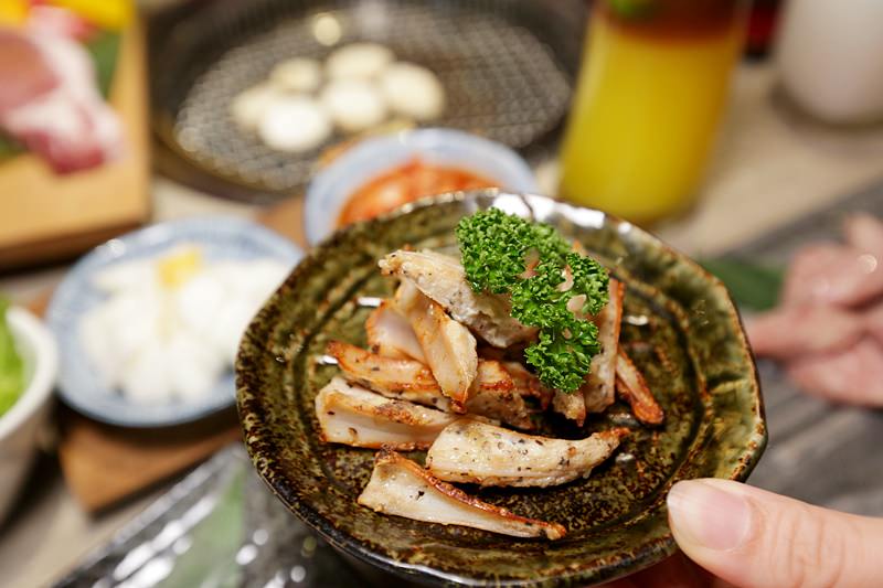 台中燒肉店不只給你燒肉 還有櫻花樹下的浪漫野餐 山鯨燒肉滿足大口吃肉的願望