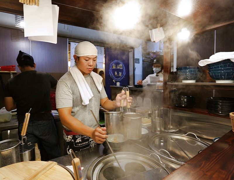 台中日式拉麵推薦 火曜二代目 柳川西路美食 雞豚清爽湯底限量五十碗