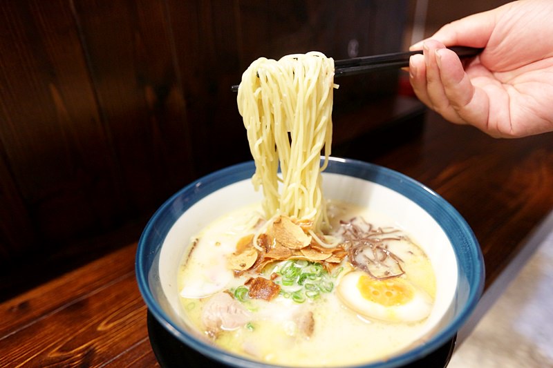 台中日式拉麵推薦 火曜二代目 柳川西路美食 雞豚清爽湯底限量五十碗