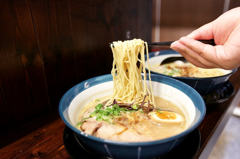 台中日式拉麵推薦 火曜二代目 柳川西路美食 雞豚清爽湯底限量五十碗