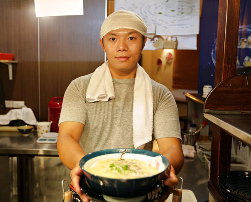 台中日式拉麵推薦 火曜二代目 柳川西路美食 雞豚清爽湯底限量五十碗