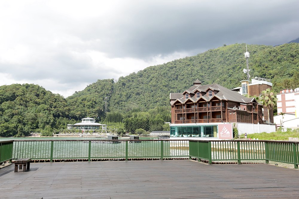 日月潭湖景飯店推薦 晶澤會館在伊達邵碼頭邊 窗外就能一攬日月潭美景