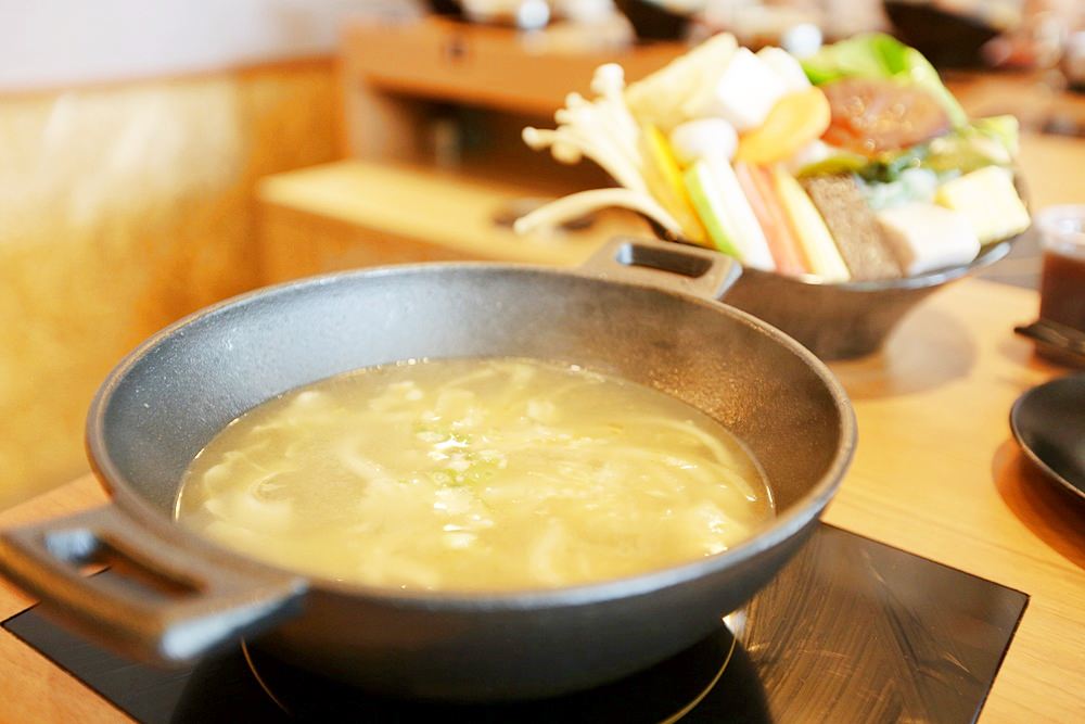 台中平價火鍋 養鍋石頭涮涮鍋 文心店 松阪牛肥美 雞柳條鮮嫩 寵物友善餐廳