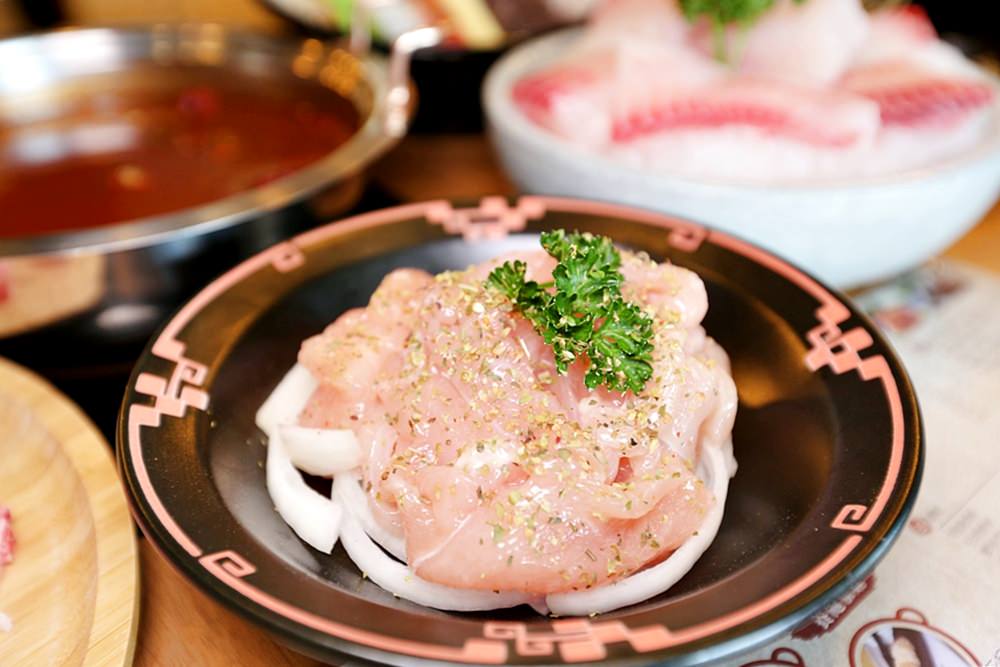 台中平價火鍋 養鍋石頭涮涮鍋 文心店 松阪牛肥美 雞柳條鮮嫩 寵物友善餐廳