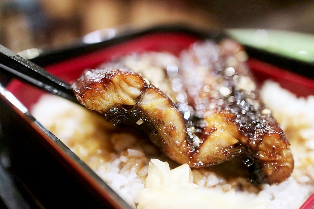 平價日式料理 雷穀食堂 料理用心大推鰻魚丼飯 小菜精彩CP值高 味噌湯白飯吃到飽