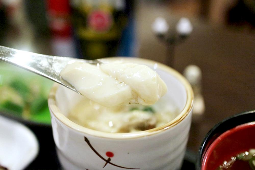 平價日式料理 雷穀食堂 料理用心大推鰻魚丼飯 小菜精彩CP值高 味噌湯白飯吃到飽