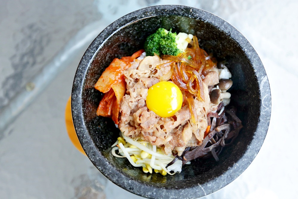 火山炙燒丼飯 韓式人氣炒碼三白湯麵 一次吃到豬腳肉丸五花肉 只要$99 台中深夜食堂新選擇