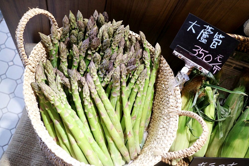 金典第六市場 有冷氣傳統菜市場 價格合理生鮮熟食素食 獨特蔬果代切服務料理更輕鬆