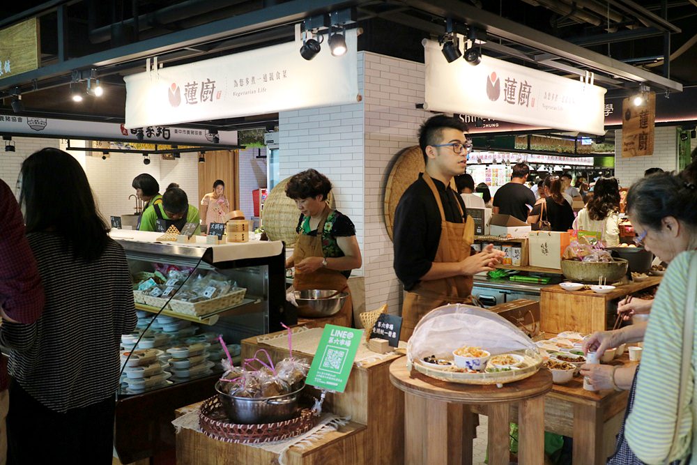 金典第六市場 有冷氣傳統菜市場 價格合理生鮮熟食素食 獨特蔬果代切服務料理更輕鬆