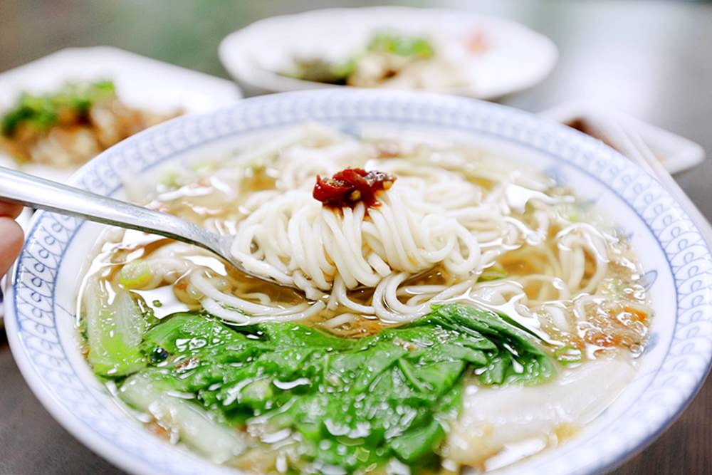 飛天食鋪 北區小麵館 柴魚湯底清爽油蔥香而不膩 麵食和滷味都推 一二訪