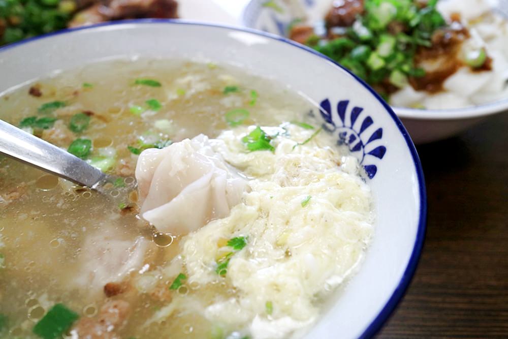 飛天食鋪 北區小麵館 柴魚湯底清爽油蔥香而不膩 麵食和滷味都推 一二訪