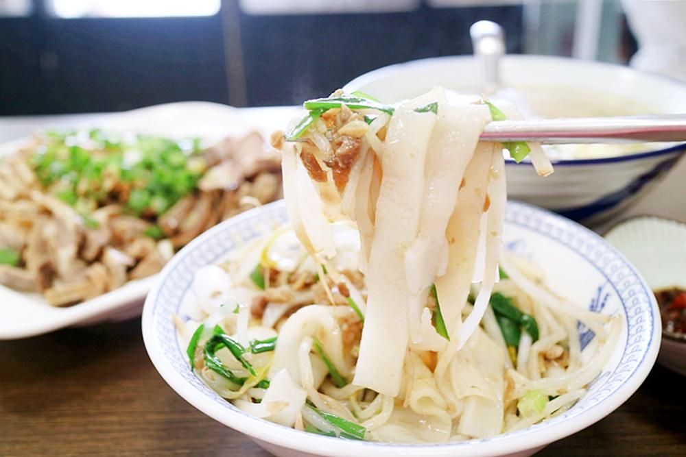 飛天食鋪 北區小麵館 柴魚湯底清爽油蔥香而不膩 麵食和滷味都推 一二訪