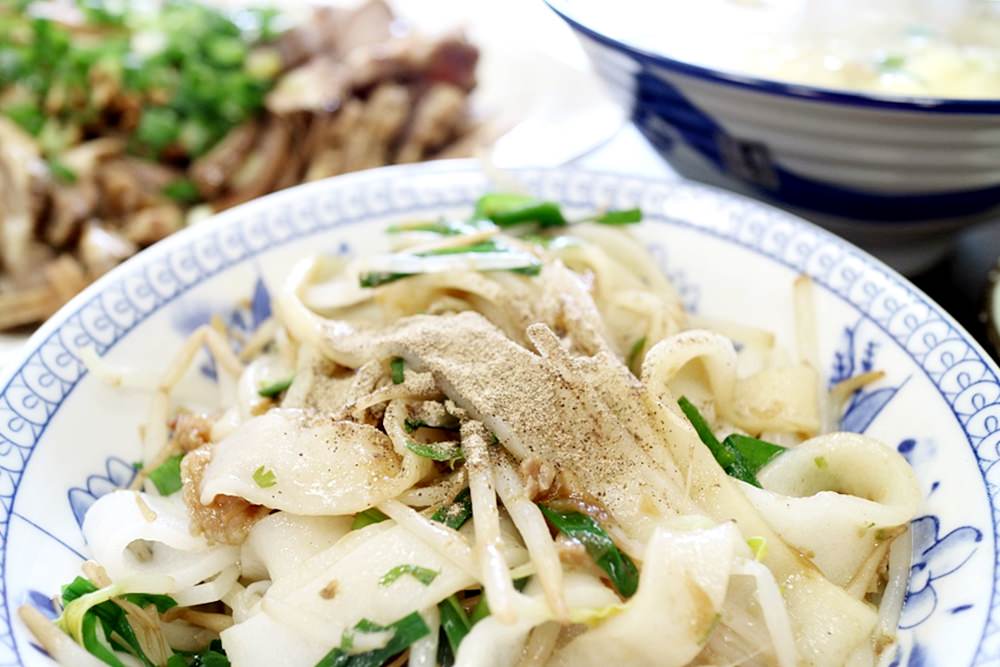 飛天食鋪 北區小麵館 柴魚湯底清爽油蔥香而不膩 麵食和滷味都推 一二訪