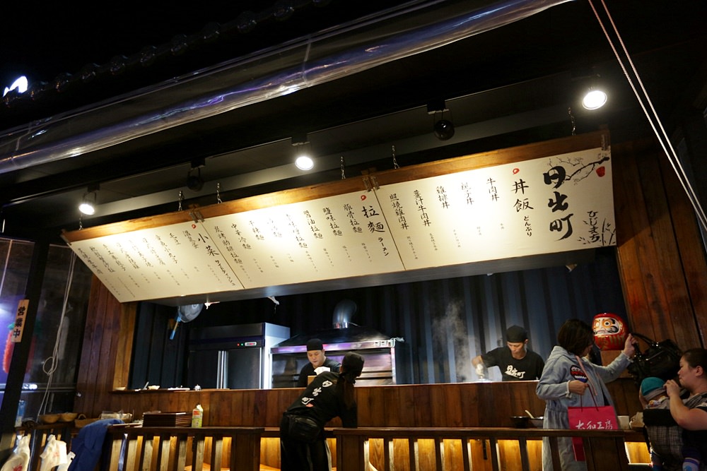 沙鹿美食 日出町丼飯拉麵 湯頭每日現熬 豪氣牛肉丼百元有找 福安黃昏市場停車方便