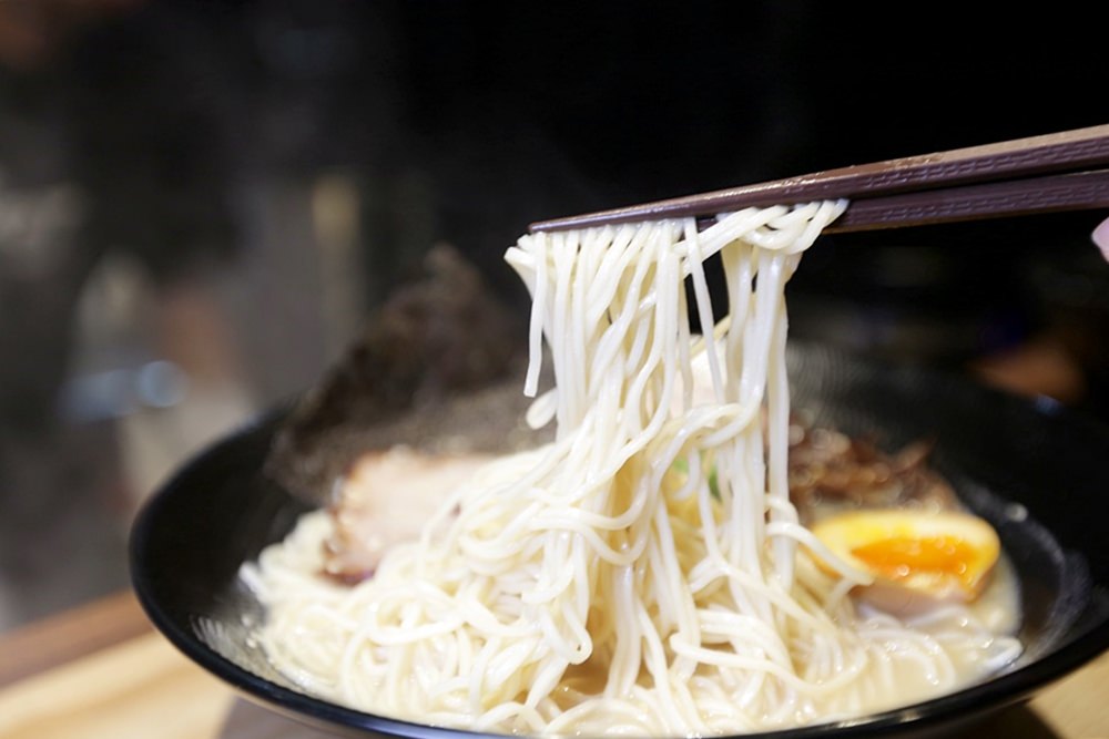 沙鹿美食 日出町丼飯拉麵 湯頭每日現熬 豪氣牛肉丼百元有找 福安黃昏市場停車方便