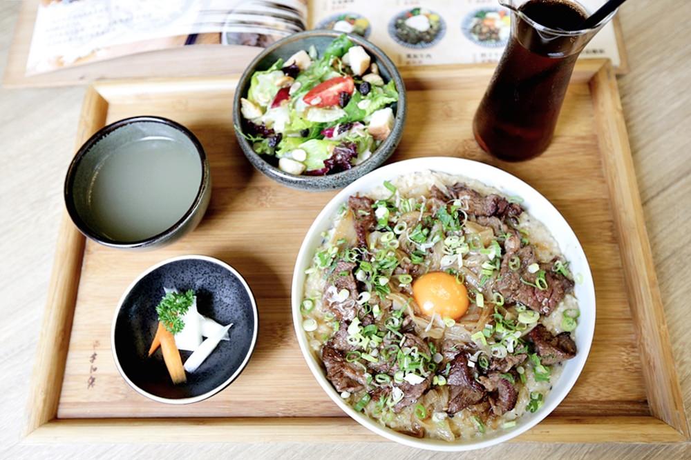 新竹義燒肉 午間限定丼飯九宮格 鋪滿肉肉還有大骨湯沙拉小菜飲品只要$199起好澎湃