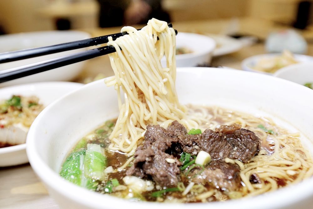 新竹牛肉麵 輕盈版川味牛肉麵 味道香辣但保證不噴火 除非你加了.......