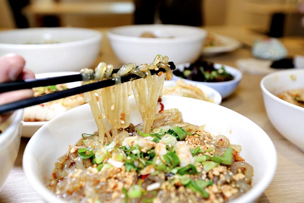 新竹牛肉麵 輕盈版川味牛肉麵 味道香辣但保證不噴火 除非你加了.......