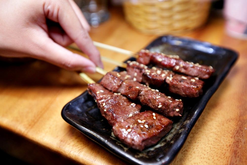 台中串燒店 連紅樓夢也吃的到 主打原味食材新鮮 店小二串燒有創意