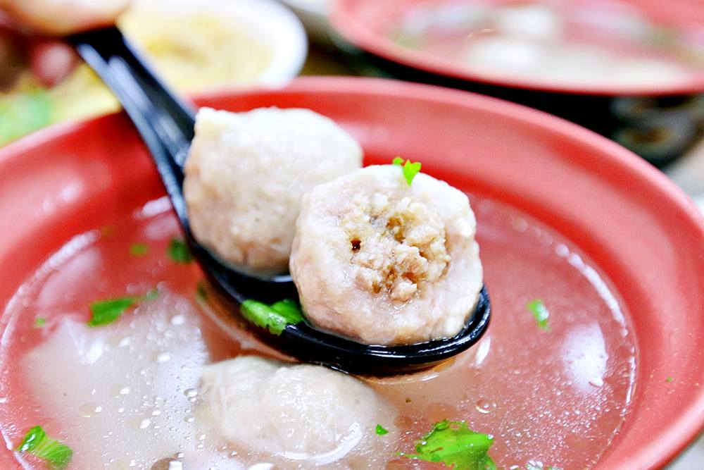 手路胡椒飯 隱身一中巷內銅板美食 這盤真的不是炒麵 但和東泉超合 一中銅板美食