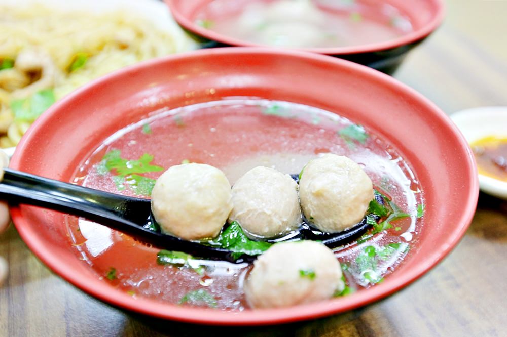 手路胡椒飯 隱身一中巷內銅板美食 這盤真的不是炒麵 但和東泉超合 一中銅板美食