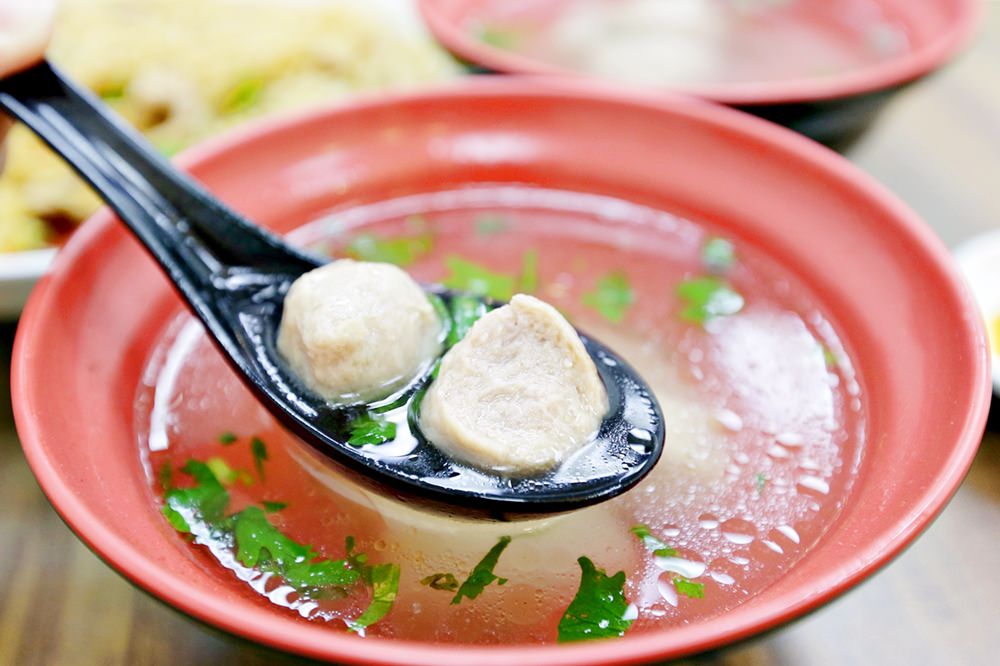 手路胡椒飯 隱身一中巷內銅板美食 這盤真的不是炒麵 但和東泉超合 一中銅板美食