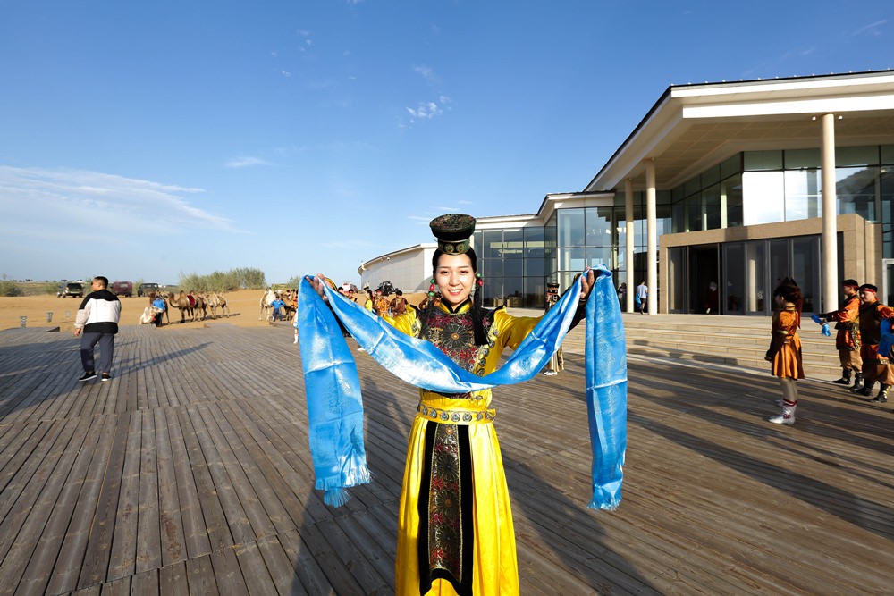 內蒙旅遊懶人包 七星級响沙灣 大草原策馬 成吉思汗陵 蒙古包美酒佳餚 康巴什璀璨水舞 盡在鄂爾多斯