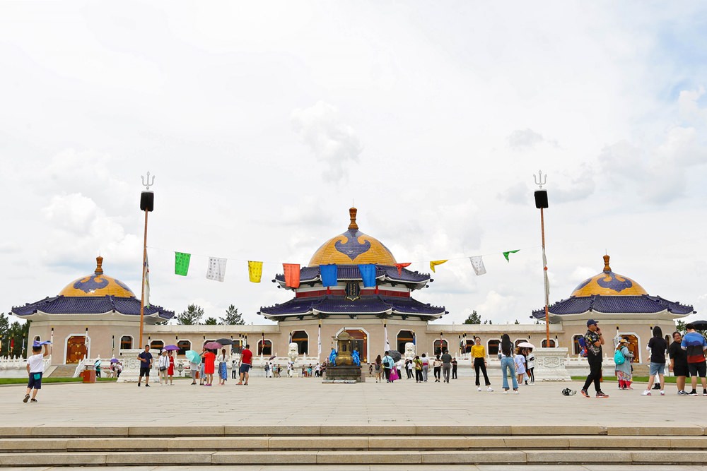 內蒙旅遊懶人包 七星級响沙灣 大草原策馬 成吉思汗陵 蒙古包美酒佳餚 康巴什璀璨水舞 盡在鄂爾多斯