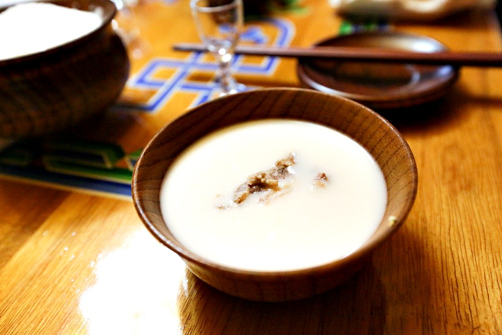 內蒙古旅遊 來去蒙古包大口吃肉大碗喝酒 還有歌聲不斷酒不斷的蒙式勸酒全體驗