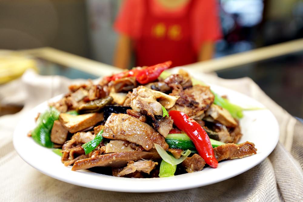 傅記上海菜向上店 韭菜盒+炒滷味 滷味大鍋快炒更夠味 傍晚五點向上市場門口開賣