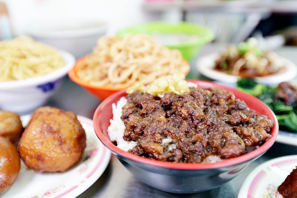 阿熹嬤古早炒麵 傳統銅板美食 台式炒麵+東泉辣醬 好吃台中炒麵抵佳啦！