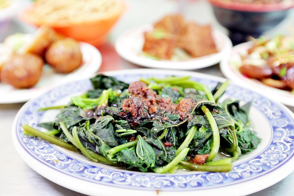 阿熹嬤古早炒麵 傳統銅板美食 台式炒麵+東泉辣醬 好吃台中炒麵抵佳啦！