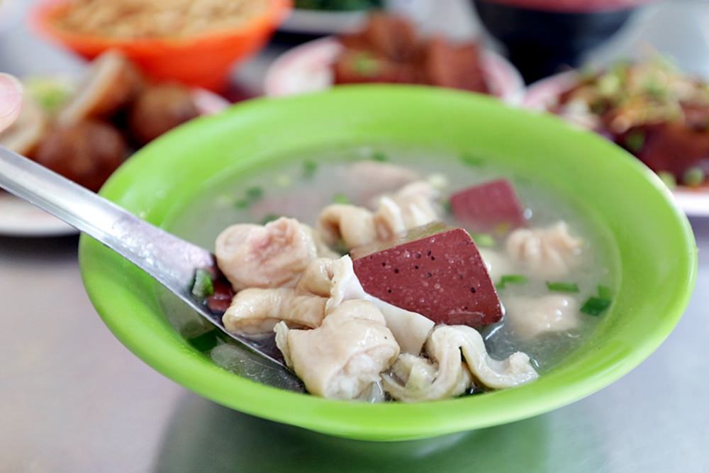 阿熹嬤古早炒麵 傳統銅板美食 台式炒麵+東泉辣醬 好吃台中炒麵抵佳啦！