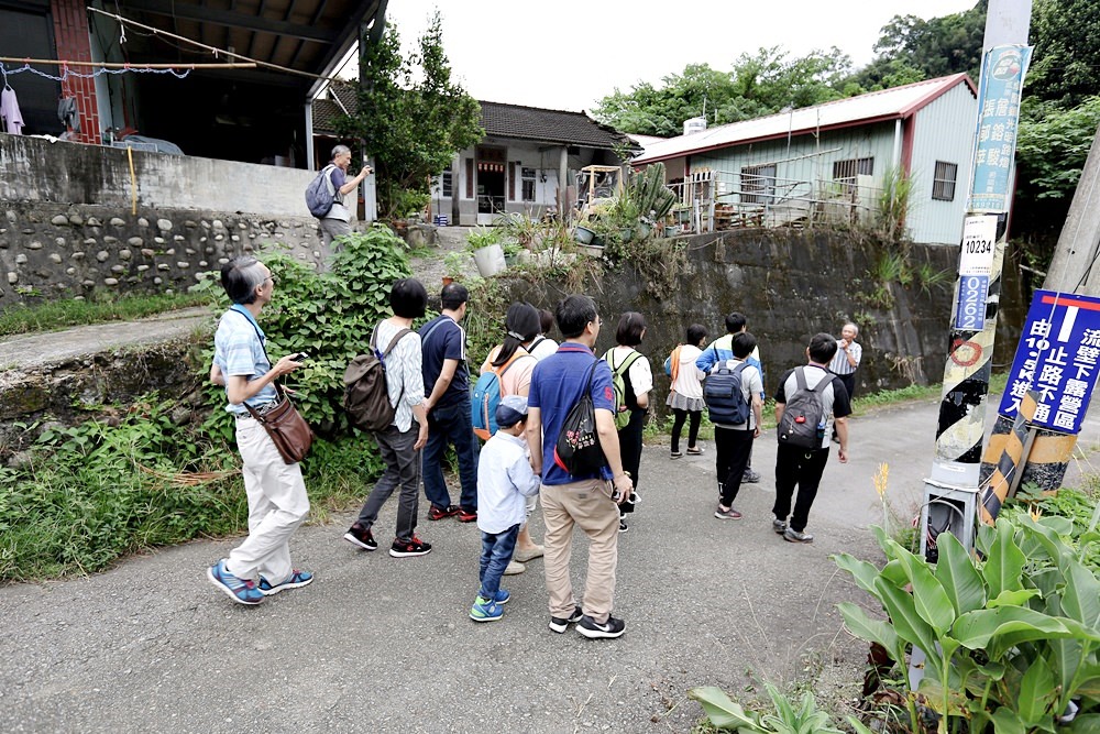 卓蘭秘境小旅行 走訪坪林社區老學堂逸香園 順訪峩崙廟與卓蘭美食