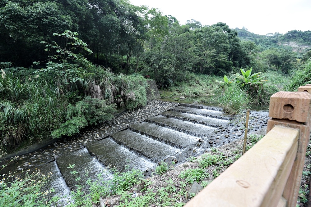 卓蘭秘境小旅行 走訪坪林社區老學堂逸香園 順訪峩崙廟與卓蘭美食