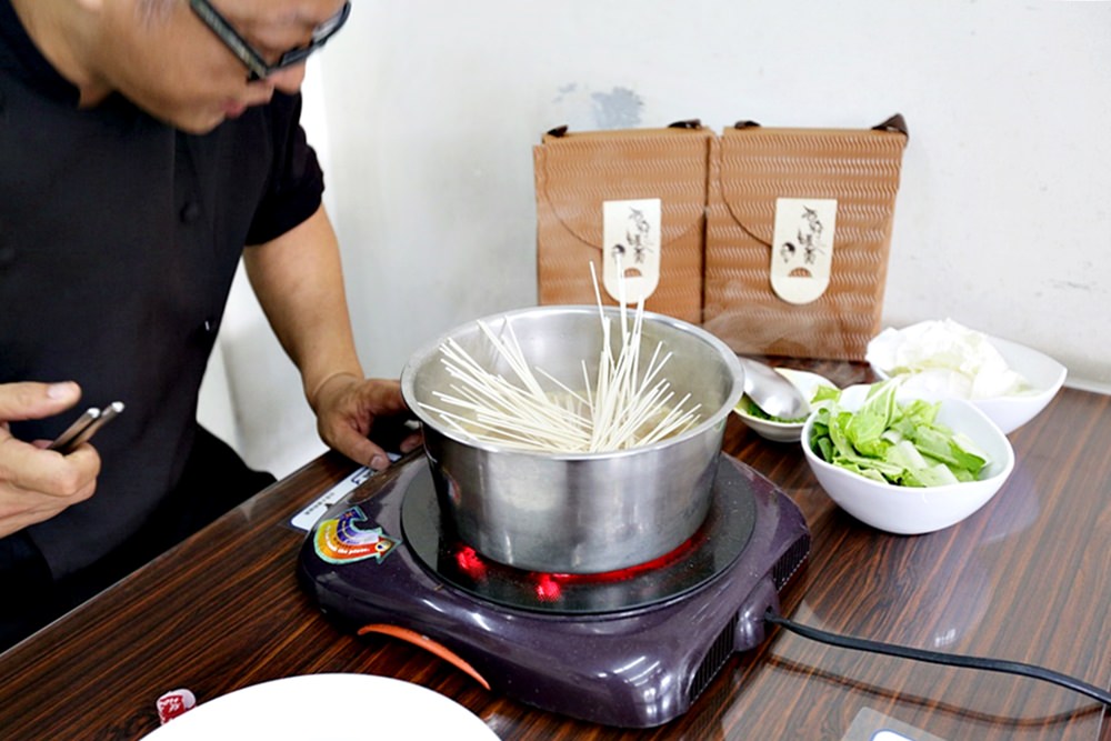 西府煨麵 六分鐘就能煮出餐廳級蔥開煨麵 餐館級美味不必再吃泡麵 文末有低GI餐包