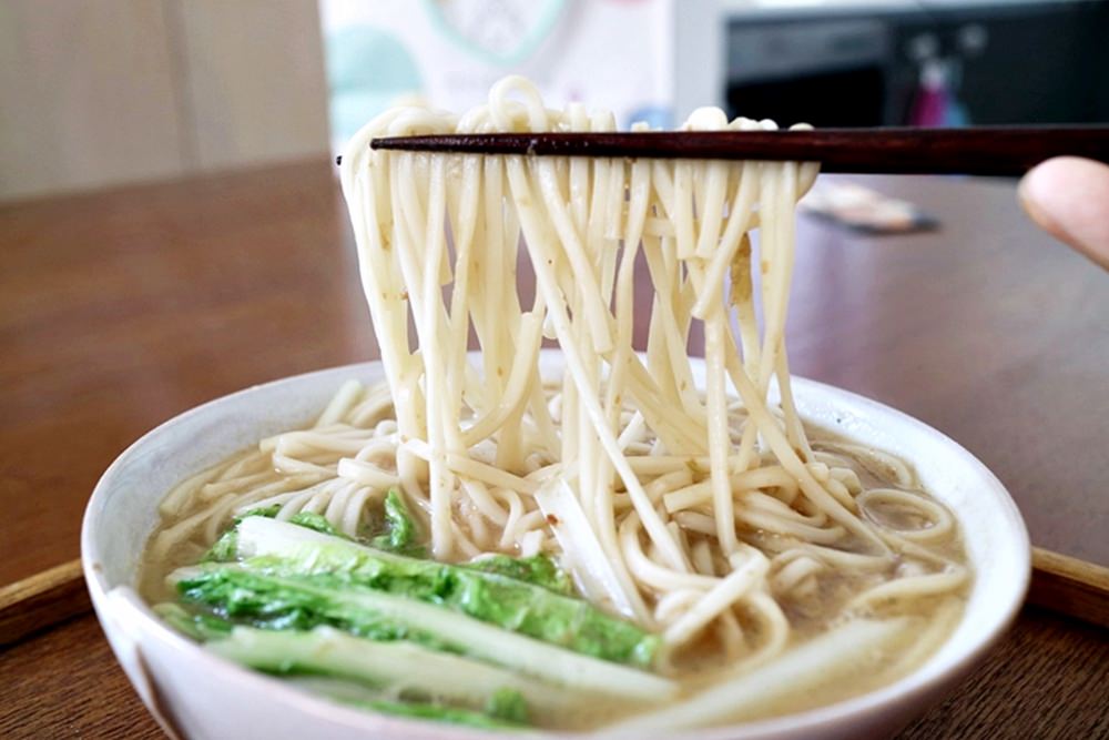 西府煨麵 六分鐘就能煮出餐廳級蔥開煨麵 餐館級美味不必再吃泡麵 文末有低GI餐包