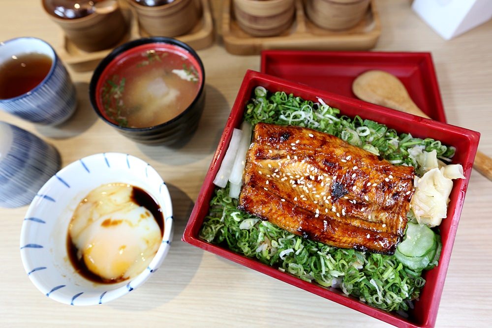 本鰻魚料理屋 台中太平美食 蔥花滿滿鰻魚飯 龍眼炭烤讓鰻魚更香Q 隱藏版烤鰻肝想吃得人品爆發