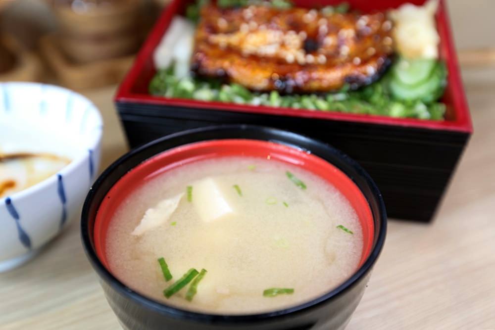 本鰻魚料理屋 台中太平美食 蔥花滿滿鰻魚飯 龍眼炭烤讓鰻魚更香Q 隱藏版烤鰻肝想吃得人品爆發