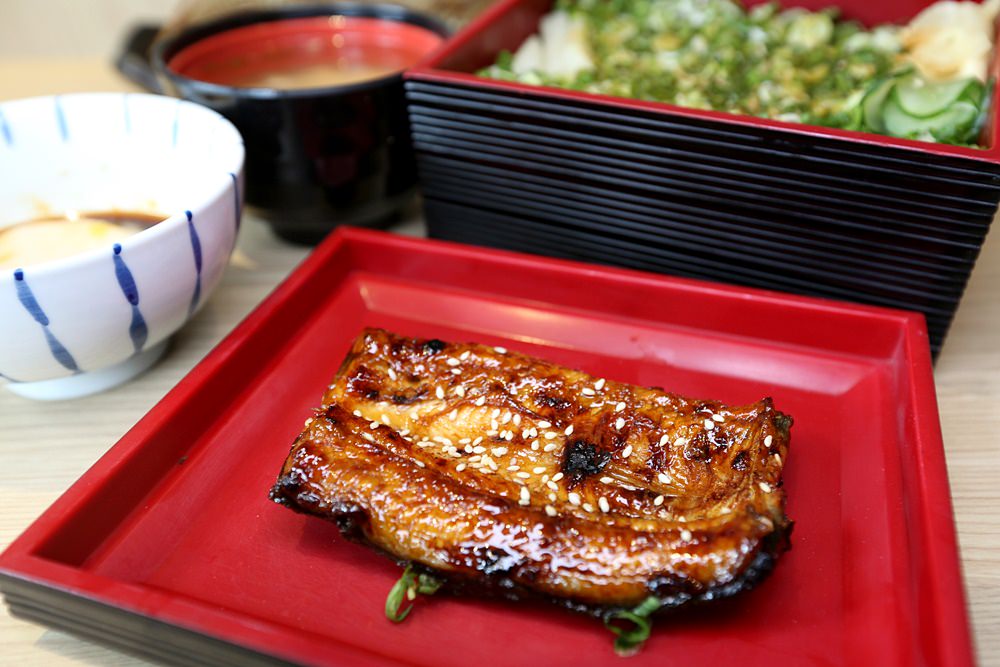 本鰻魚料理屋 台中太平美食 蔥花滿滿鰻魚飯 龍眼炭烤讓鰻魚更香Q 隱藏版烤鰻肝想吃得人品爆發