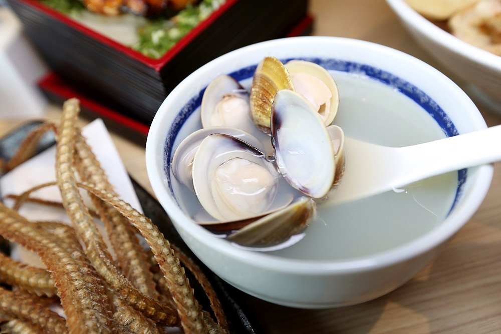 本鰻魚料理屋 台中太平美食 蔥花滿滿鰻魚飯 龍眼炭烤讓鰻魚更香Q 隱藏版烤鰻肝想吃得人品爆發