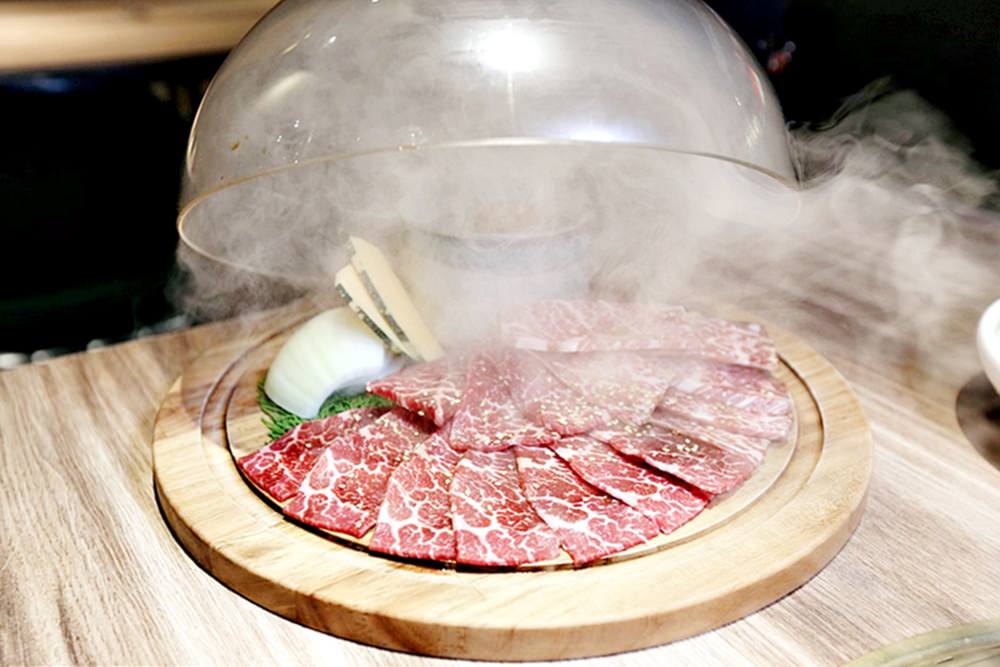 悠熹燒肉 公益路燒肉店 邊賞月邊吃以巨星架勢出場的1855燒肉 每天都是中秋節