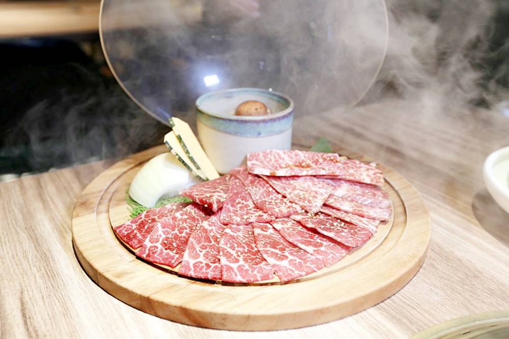 悠熹燒肉 公益路燒肉店 邊賞月邊吃以巨星架勢出場的1855燒肉 每天都是中秋節