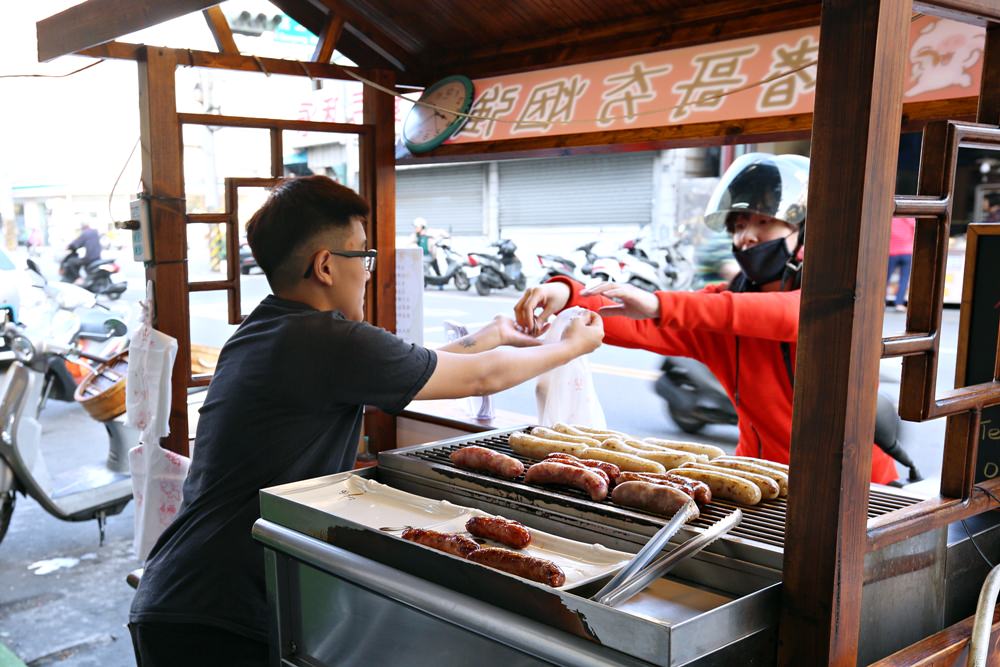 豬哥夯烟強 花生糯米腸 古早味香腸 讓人狂吞口水的國民銅板美食